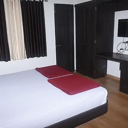 Hotel Devang Dwārka Zewnętrze zdjęcie