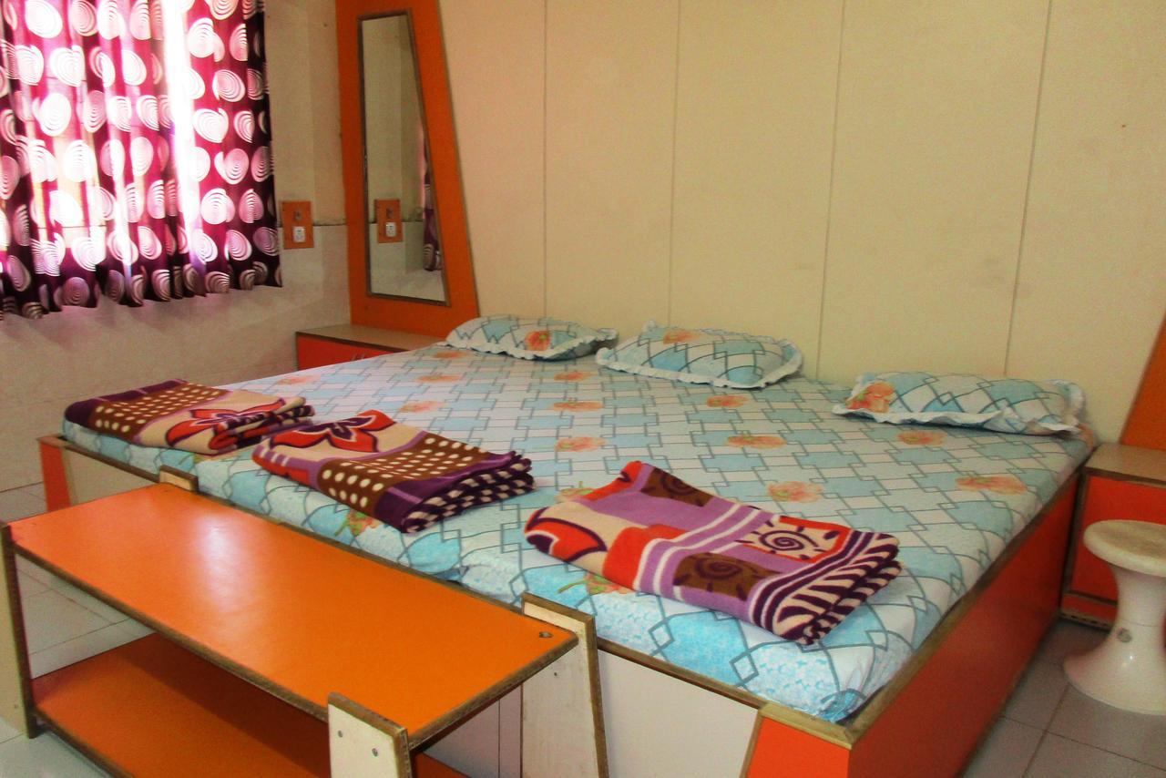 Hotel Devang Dwārka Zewnętrze zdjęcie