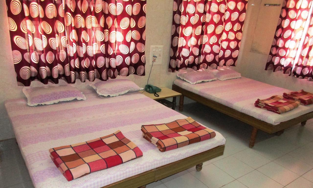 Hotel Devang Dwārka Zewnętrze zdjęcie